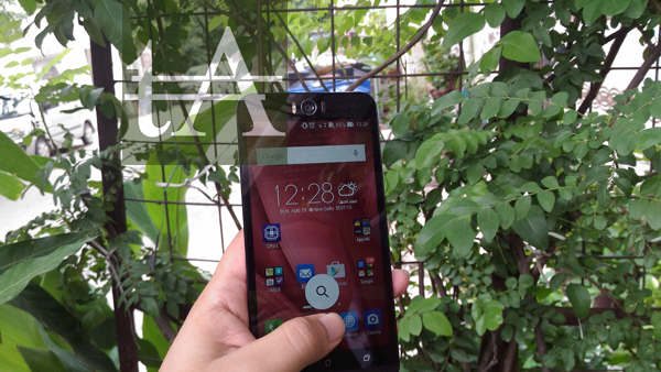 Asus ZenFone Selfie Front